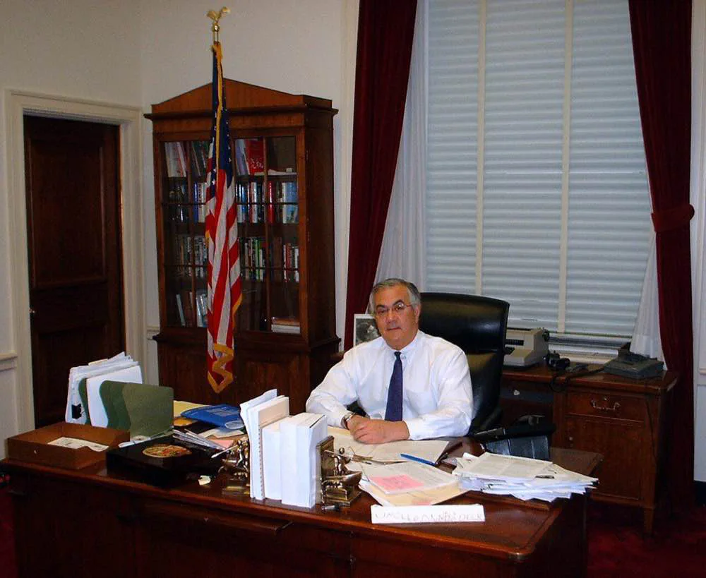 Barney Frank, il primo membro del Congresso americano a fare coming out volontariamente, muore a 86 anni