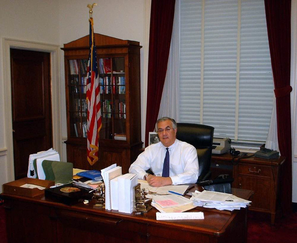 بارنی فرانک، اولین عضو کنگره آمریکا که به طور داوطلبانه آشکارسازی کرد، در ۸۶ سالگی درگذشت