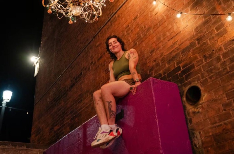 Jackie Matellian, Inhaberin der Lesbenbar Last Ditch in Greenfield, Massachusetts. Foto: Sophie Park / The Boston Globe