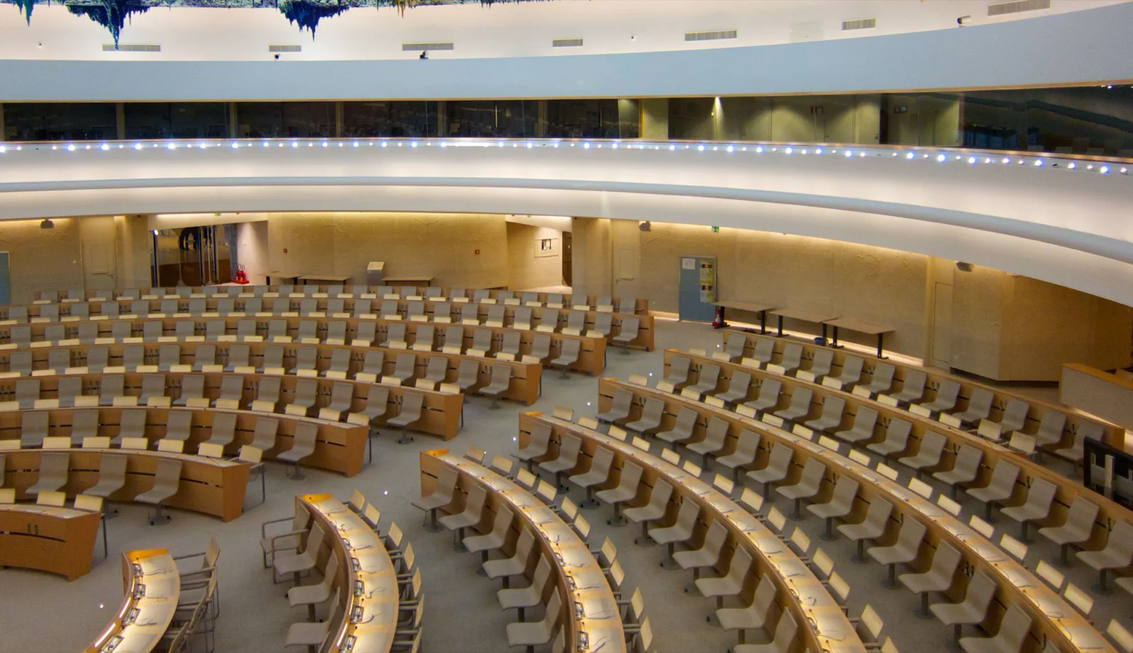 Saal des UN-Menschenrechtsrates (Saal XX) im Palais des Nations in Genf. Foto: Wikimedia Commons / BriYYZ (CC BY-SA 2.0)