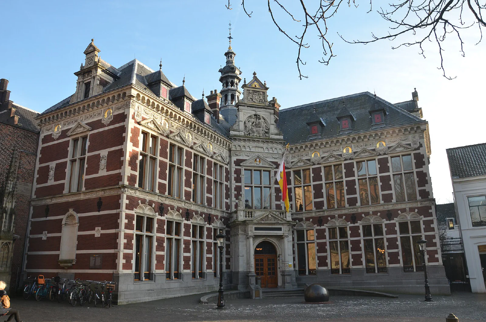 Utrecht University’s Academy Building. University researchers and the Trimbos Institute produced HBSC 2025. Photo: [Steven Lek / Wikimedia Commons](https://commons.wikimedia.org/wiki/File:Academiegebouw_Utrecht_University.JPG) (CC BY-SA 4.0)