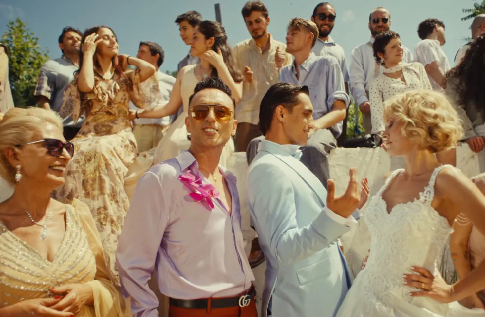 Cadru din videoclipul muzical al cântărețului turc Mabel Matiz pentru piesa „Ha Leylim”