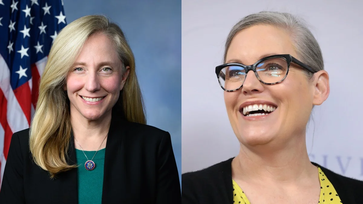 Gouverneurin von Virginia Abigail Spanberger (links) und Gouverneurin von Arizona Katie Hobbs (rechts). Foto: U.S. House of Representatives / Wikimedia Commons (Gemeinfrei); Gage Skidmore / Wikimedia Commons (CC BY-SA 3.0)