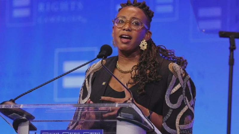 Human Rights Campaign Başkanı Kelley Robinson New York'taki bir gala gecesinde konuşuyor. Fotoğraf: Craig Barritt / Getty Images for Human Rights Campaign