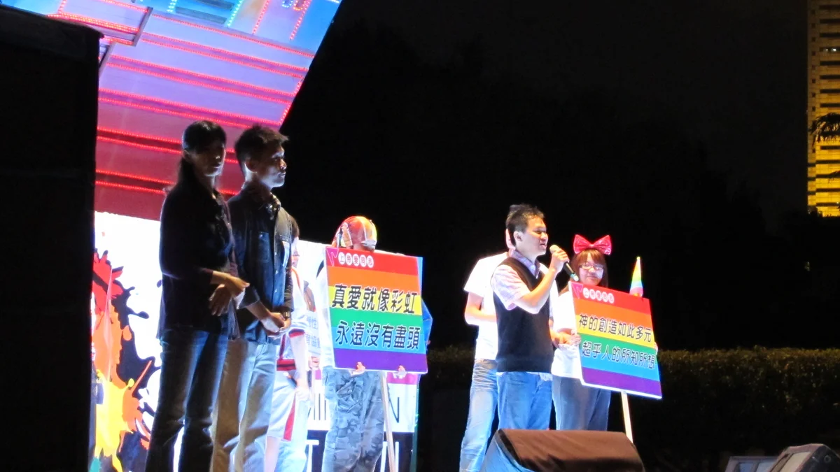 Mitglieder der Tong-Kwang Presbyterian Church auf der Bühne beim Taiwan Pride in Taipeh. Foto: Shihchuan / Wikimedia Commons (CC BY-SA 2.0)