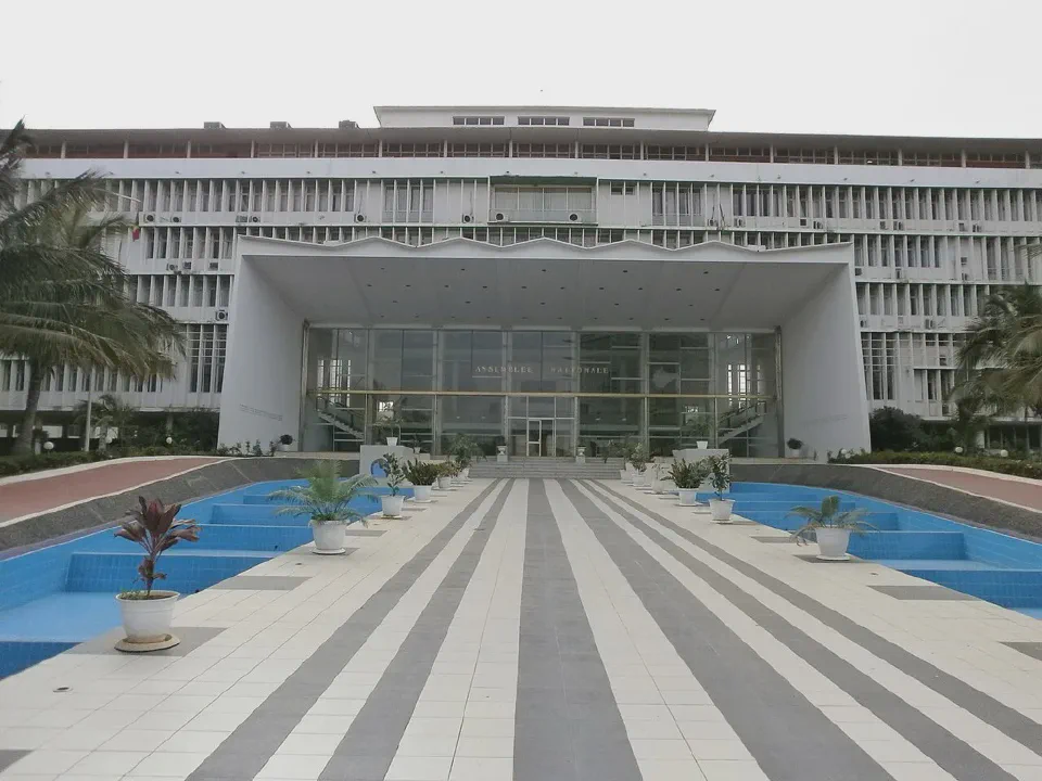 La sede dell'Assemblea nazionale del Senegal a Dakar, che ha approvato l'inasprimento delle pene per i rapporti omosessuali. Foto: HaguardDuNord / Wikimedia Commons (CC BY-SA 3.0)