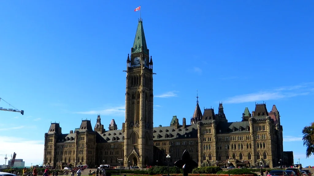 Здание Centre Block на Парламентском холме в Оттаве. Фото: Ken Lund / Wikimedia Commons / CC BY-SA 2.0