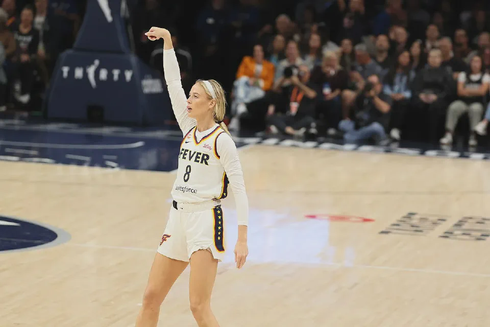Fundașul echipei din WNBA Indiana Fever, Sophie Cunningham, la un meci în Minneapolis. Foto: John Mac / Wikimedia Commons (CC BY-SA 4.0)