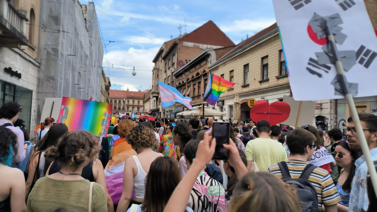 مسيرة Zagreb Pride، صورة أرشيفية من 10 يونيو 2023. Mario Malcak / Wikimedia Commons، CC BY-SA 2.0. صُغّرت وحُوّلت إلى WebP دون اقتصاص.