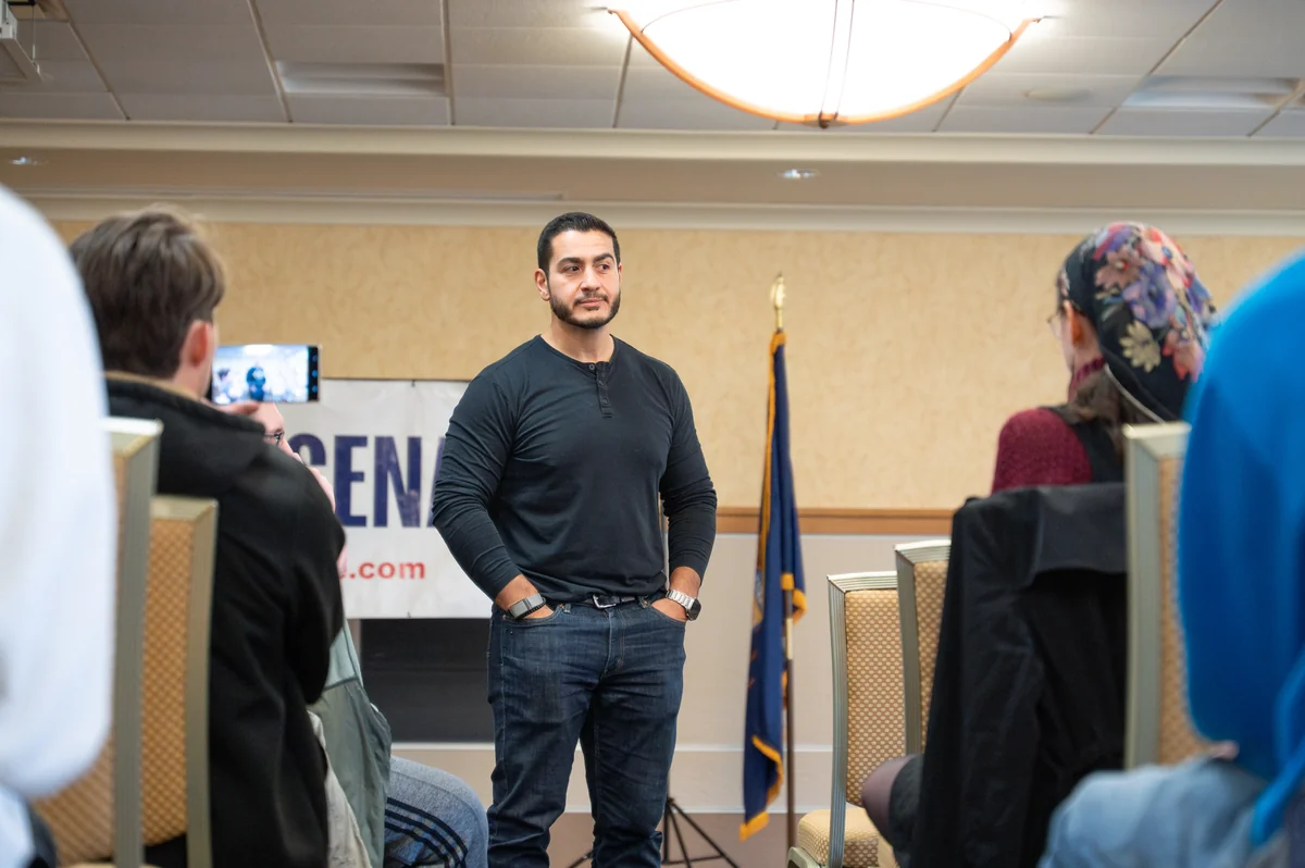 Abdul El-Sayed meets voters in Michigan, October 22, 2025. Photo: Conlan Houston / Wikimedia Commons, CC BY-SA 4.0. Resized, WebP.