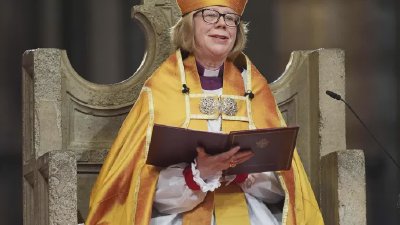 Сара Маллали произносит проповедь в Кентерберийском соборе 25 марта 2026 года