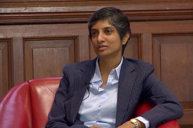 Menaka Guruswamy torna-se a primeira mulher abertamente lésbica na história do parlamento da Índia. Foi eleita por um partido bengali nacionalista regional