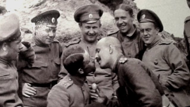 Историја пољупца између мушкараца у Русији