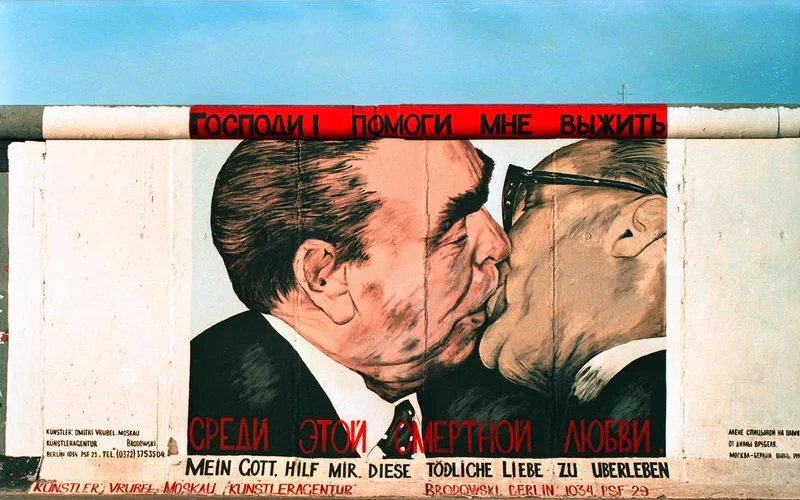 Frammento del murale di D. Vrubel’ sul Muro di Berlino.