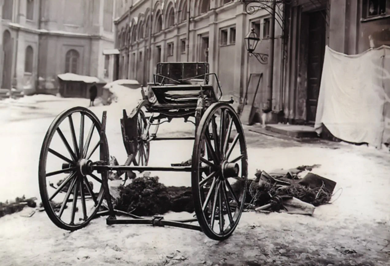 La carrozza dopo l’esplosione
