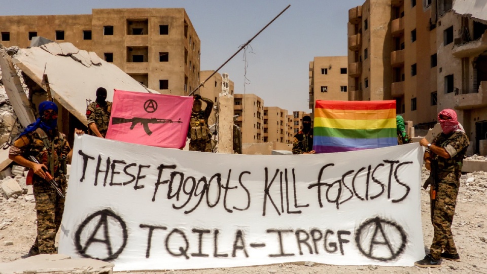 História e polémica em torno da unidade militar LGBT TQILA durante a guerra contra o EI na Síria